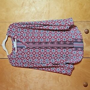 Rose + Olive Blouse Darted Front Fabric Buttons Longer in Back Geometric M